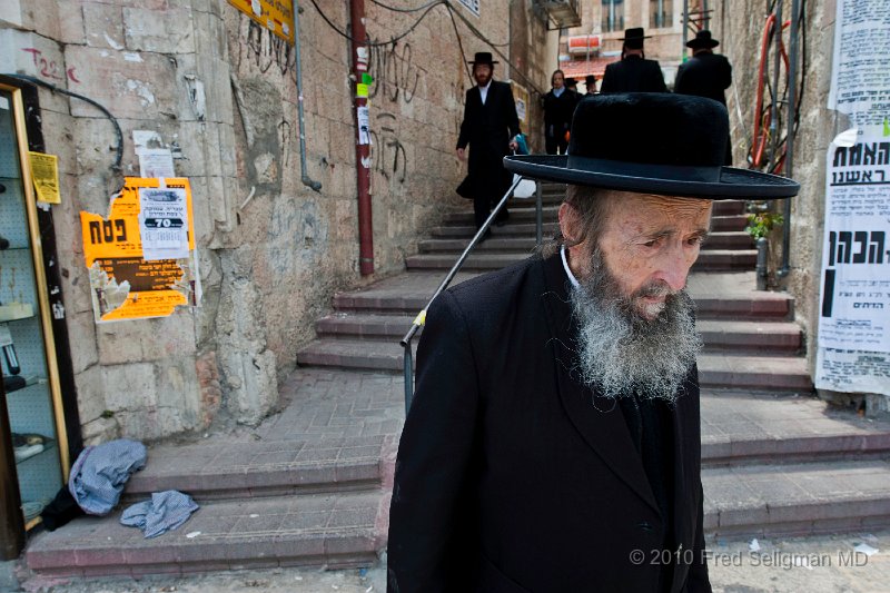 20100409_122204 D3.jpg - Man, Mea Shearim